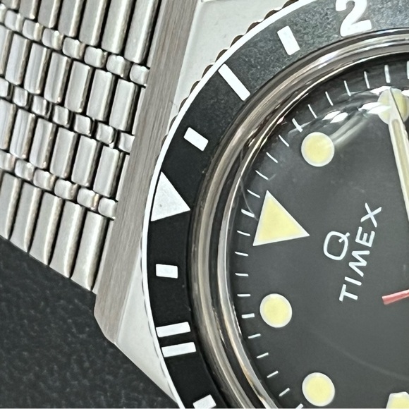 Men’s Timex Q Re-Issue Black/Green Bezel Stainless Steel Quartz Watch 38mm - Picture 7 of 8